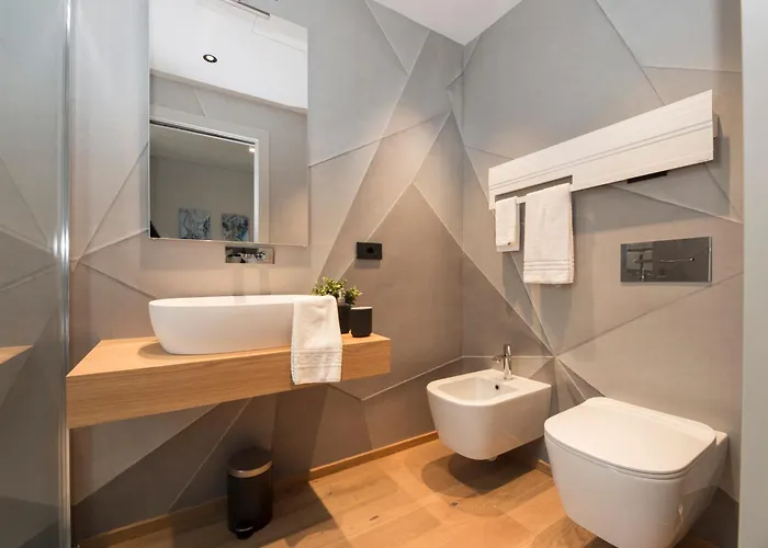 Casaviva - Stylish Retreat With Parking In