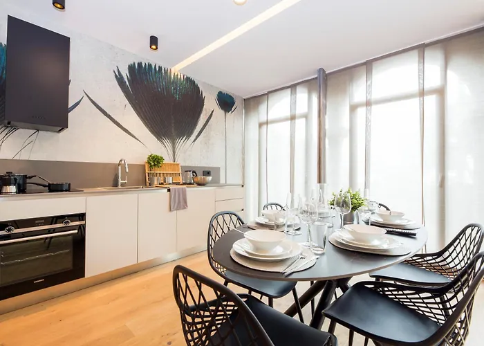 Casaviva - Stylish Retreat With Parking In *