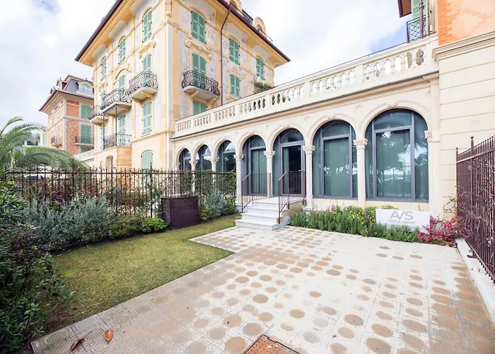 Casaviva - Stylish Retreat With Parking In *