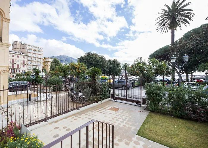 Casaviva - Stylish Retreat With Parking In Appartement