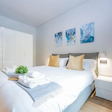 公寓 Casaviva - Stylish Retreat With Parking In *