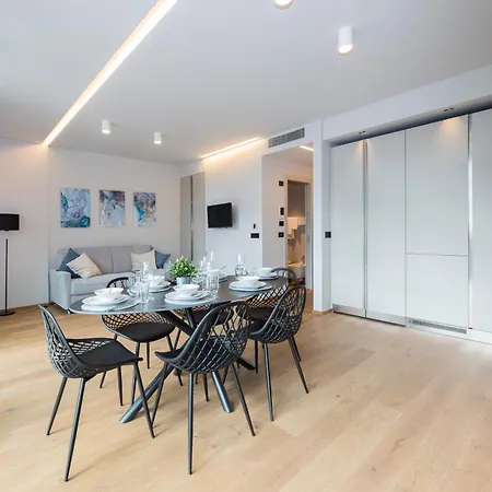 公寓 Casaviva - Stylish Retreat With Parking In