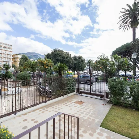 Casaviva - Stylish Retreat With Parking In 公寓