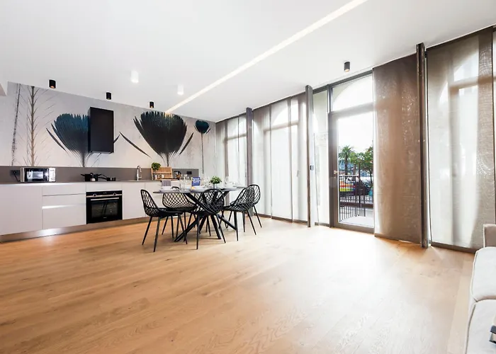 Casaviva - Stylish Retreat With Parking In *